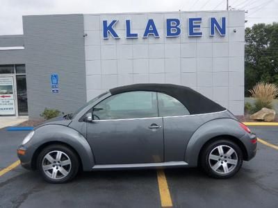 2006 beetle 2.5 convertible !!!   leather !!!!   auto tran. !!!