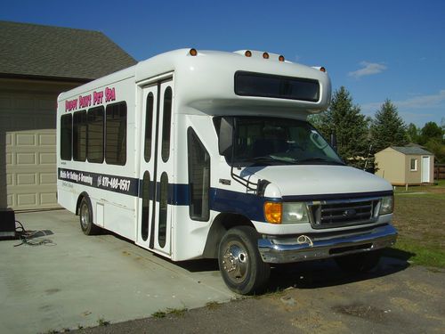 2005 ford e-450 super duty base cutaway van 2-door 6.0l