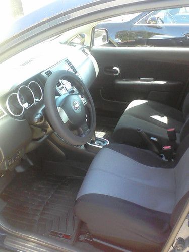 2010 nissan versa 4 door, image 2