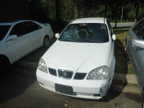 2005 suzuki forenza it has clear title