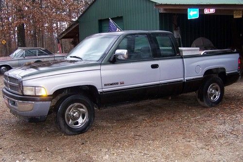 1996 dodge ram 1500 laramie slt pick-up - 5.9l v8 mag - 242k miles has bad trans