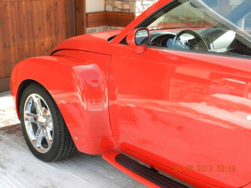 2006 red chevrolet ssr 6 speed, loaded w/options and extras, non smoker garaged