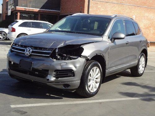 2012 Volkswagen Touareg TDI Sport Damaged Rebuilder RUNS! Loaded Diesel Powered!, US $19,950.00, image 2