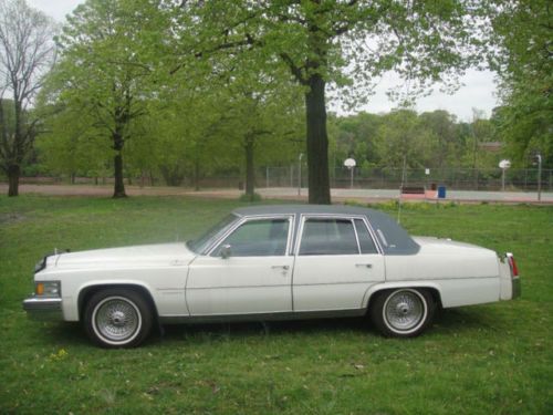 NO RESERVE 1977 CADILLAC FLEETWOOD BROUGHAM DIAMOND EDITION IN GOOD CONDITION, image 2