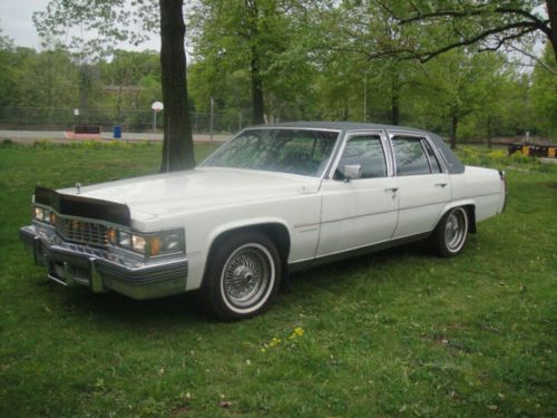 NO RESERVE 1977 CADILLAC FLEETWOOD BROUGHAM DIAMOND EDITION IN GOOD CONDITION, image 3