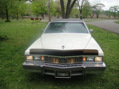 NO RESERVE 1977 CADILLAC FLEETWOOD BROUGHAM DIAMOND EDITION IN GOOD CONDITION, image 4