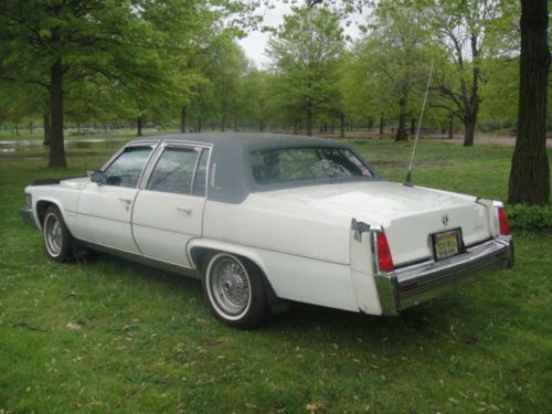 NO RESERVE 1977 CADILLAC FLEETWOOD BROUGHAM DIAMOND EDITION IN GOOD CONDITION, image 9