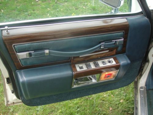 NO RESERVE 1977 CADILLAC FLEETWOOD BROUGHAM DIAMOND EDITION IN GOOD CONDITION, image 13