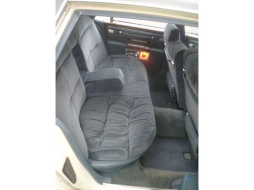 NO RESERVE 1977 CADILLAC FLEETWOOD BROUGHAM DIAMOND EDITION IN GOOD CONDITION, image 16