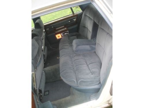 NO RESERVE 1977 CADILLAC FLEETWOOD BROUGHAM DIAMOND EDITION IN GOOD CONDITION, image 17