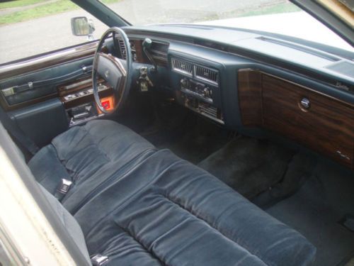 NO RESERVE 1977 CADILLAC FLEETWOOD BROUGHAM DIAMOND EDITION IN GOOD CONDITION, image 19