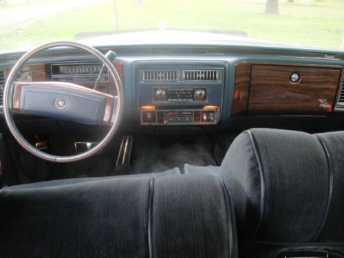 NO RESERVE 1977 CADILLAC FLEETWOOD BROUGHAM DIAMOND EDITION IN GOOD CONDITION, image 20