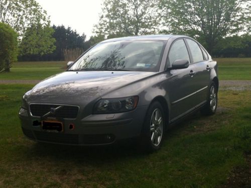 2005 volvo s40 t5 sedan 4-door 2.5l gray exterior, black leather interior