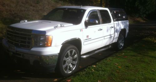 Custom 2009 gmc sierra sle 2wd crew cab - low miles - chrome ladies!!!