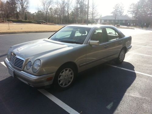 1997 mercedes benz e320, perfect mechanical condition. all records since new!