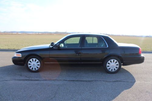 2009 Ford Crown Victoria Police Interceptor Sedan 4-Door 4.6L, image 2