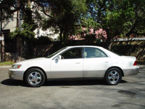 1998 LEXUS ES 300 CLEAN TITLE WITH NO RESERVE, image 2