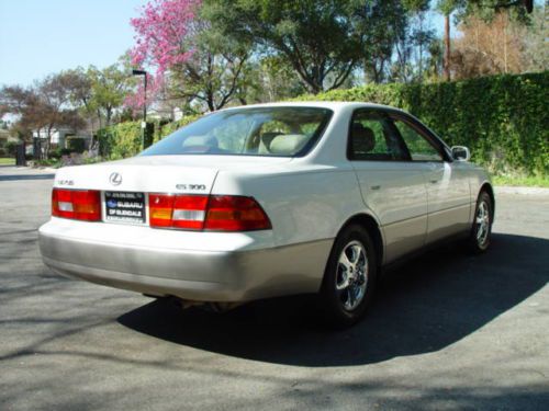 1998 LEXUS ES 300 CLEAN TITLE WITH NO RESERVE, image 5