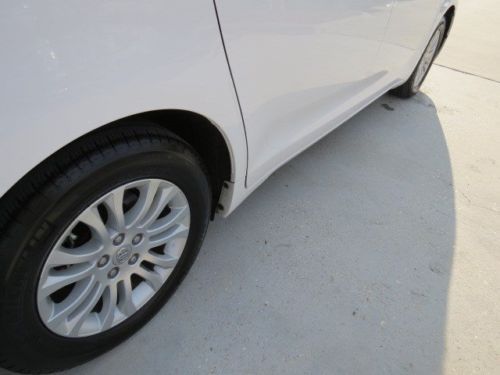 XLE 3.5L Bluetooth Sunroof Third Row Seat CD Front Wheel Drive Power Steering, image 8