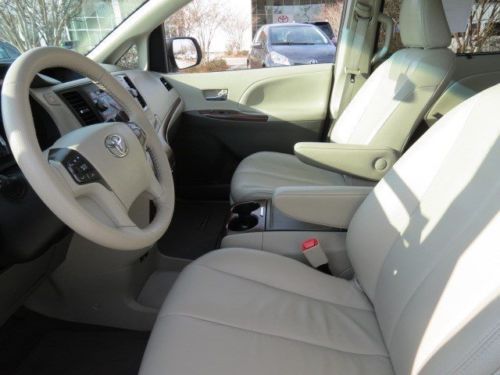 XLE 3.5L Bluetooth Sunroof Third Row Seat CD Front Wheel Drive Power Steering, image 12