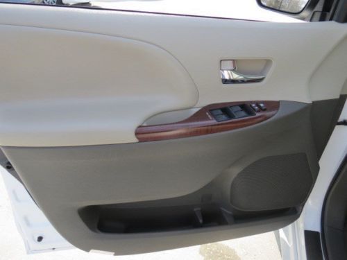 XLE 3.5L Bluetooth Sunroof Third Row Seat CD Front Wheel Drive Power Steering, image 13