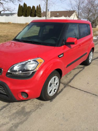 2013 kia soul base hatchback 4-door 1.6l