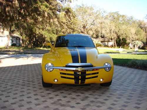 2005 chevrolet ssr base convertible 2-door 6.0l