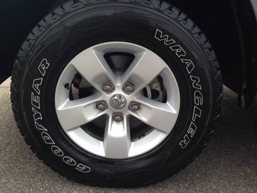 Clean Carfax One-Owner Stability and Traction Control Bench Seat Heated Mirrors, image 8