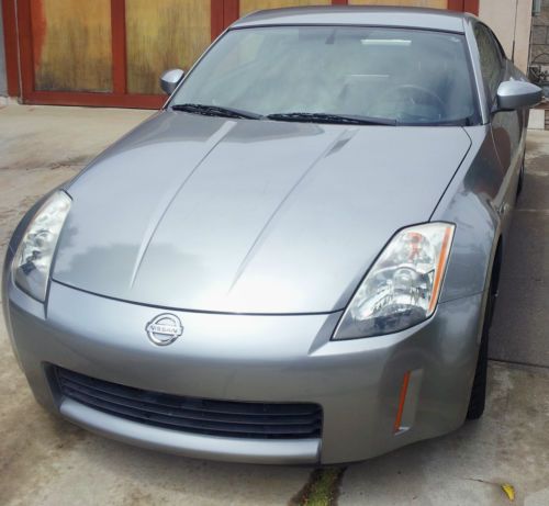 2004 nissan 350z touring coupe 2-door 3.5l