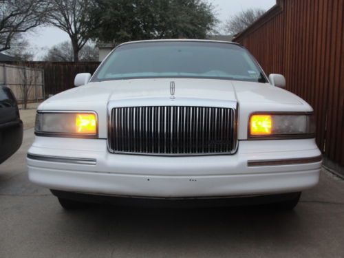 1997 lincoln town car- one owner 120&#034; stretch limousine