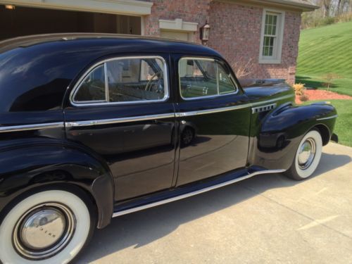 1941 Buick Roadmaster Touring Sedan, image 3