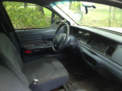 2000 Ford Crown Victoria Police Interceptor Sedan 4-Door 4.6L project, image 5