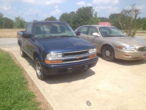1999 chevy s 10 reg cab l s 4 cylinder cold air hot heat drive any where
