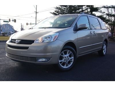 2004 toyota sienna xle awd, leather, heated seats, nice and clean!