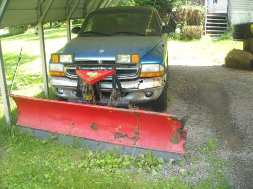 4x4 dodge dakota 1998 with fisher-plow-- needs work--as is