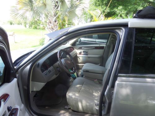 2003 lincoln town car executive sedan 4-door 4.6l