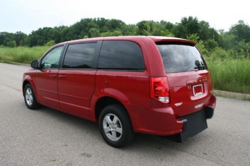 13 Grand Caravan Handicap Accessible Wheelchair Van Rear Ramp We Finance, image 9