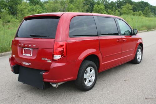 13 Grand Caravan Handicap Accessible Wheelchair Van Rear Ramp We Finance, image 12