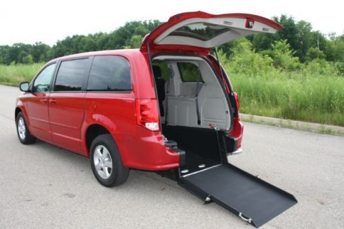 13 Grand Caravan Handicap Accessible Wheelchair Van Rear Ramp We Finance, image 13