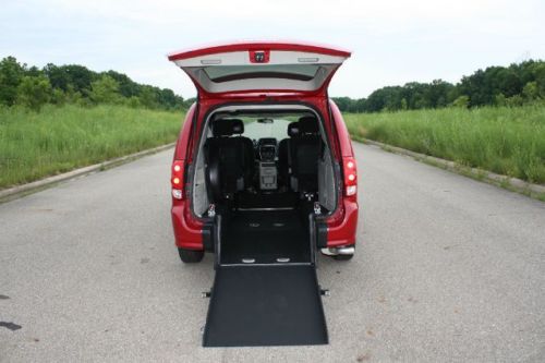 13 Grand Caravan Handicap Accessible Wheelchair Van Rear Ramp We Finance, image 15