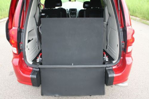 13 Grand Caravan Handicap Accessible Wheelchair Van Rear Ramp We Finance, image 19