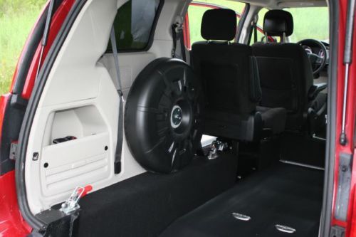 13 Grand Caravan Handicap Accessible Wheelchair Van Rear Ramp We Finance, image 23