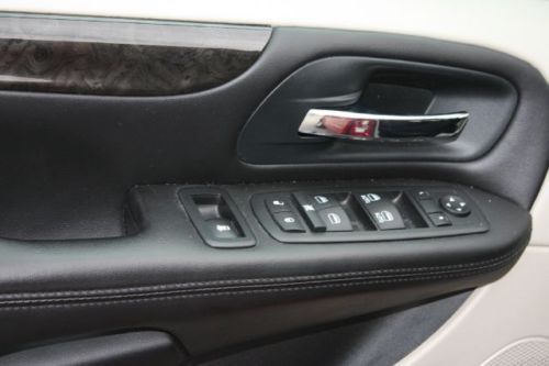 13 Grand Caravan Handicap Accessible Wheelchair Van Rear Ramp We Finance, image 31