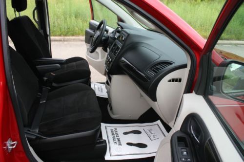 13 Grand Caravan Handicap Accessible Wheelchair Van Rear Ramp We Finance, image 39