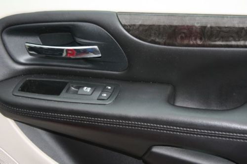 13 Grand Caravan Handicap Accessible Wheelchair Van Rear Ramp We Finance, image 41