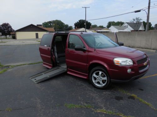 2005 chevrolet uplander lt handicap / wheelchair , power ramp , kneeling system