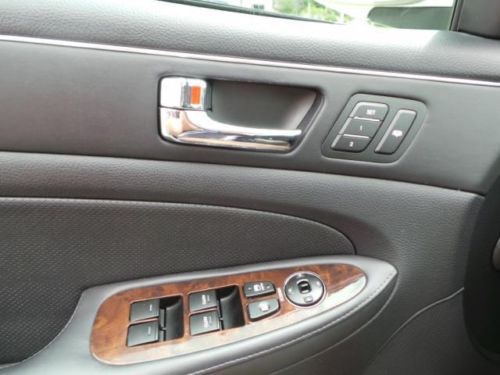 Silver Sedan Black Leather Low Miles Power Seats Air Cruise MP3 iPod Sunroof Gas, image 24