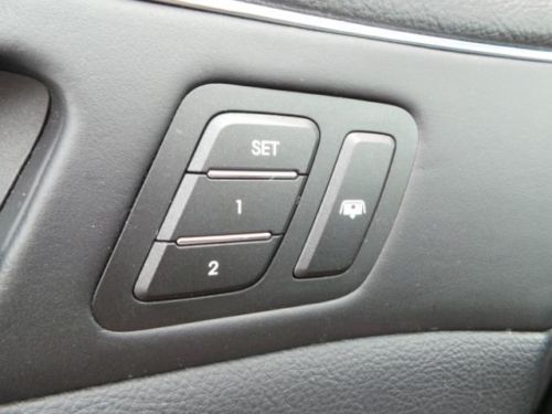 Silver Sedan Black Leather Low Miles Power Seats Air Cruise MP3 iPod Sunroof Gas, image 25