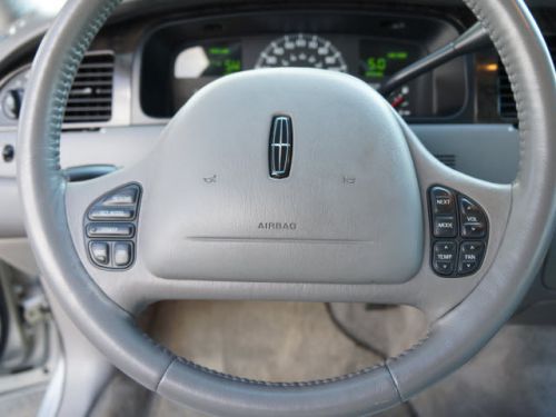 2000 lincoln town car signature