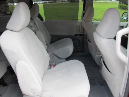 2011 toyota sienna le